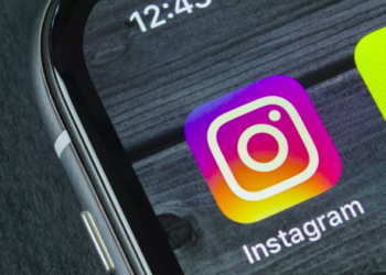 How to use Instagram's dark mode on iOS and Android