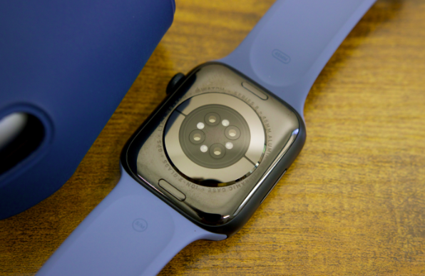 Apple Watch Series 8 temperature sensor