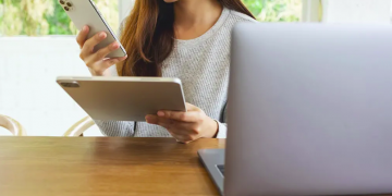 How do I switch on AirDrop on your iPhone, iPad and Mac